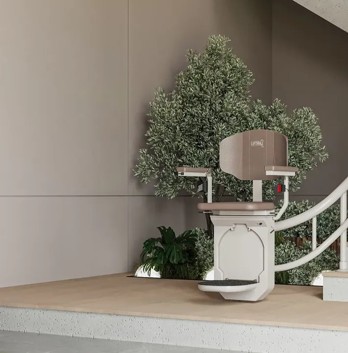 Stairlift on a staircase that turns